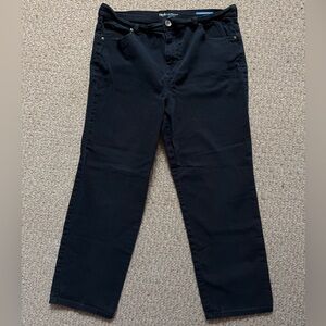 Women’s Black Straight-Leg Jeans